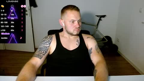 Snapshot of x19marco93x chatting on 11.02.25 x19marco93x online show from 11.02.25