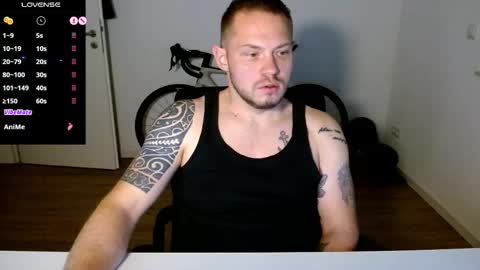 Snapshot of x19marco93x chatting on 11.30.25 x19marco93x online show from 11.30.25