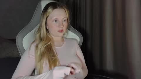 Snapshot of x__ivy_x chatting on 04.14.26 eva online show from 04.14.26