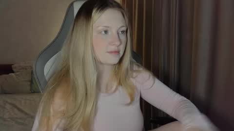 Snapshot of x__ivy_x chatting on 04.23.26 eva online show from 04.23.26