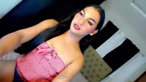 Snapshot of x_aurorascent chatting on 11.17.25 x_aurorascent online show from 11.17.25