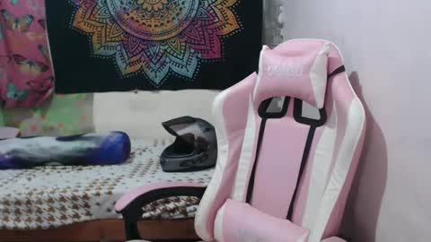 Snapshot of x_lexi_x chatting on 02.08.25 x_lexi_x online show from 02.08.25