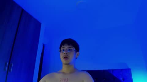 Snapshot of x_miller chatting on 10.01.25 x_miller online show from 10.01.25