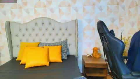 Snapshot of xam_collen chatting on 10.08.25 xam_collen online show from 10.08.25