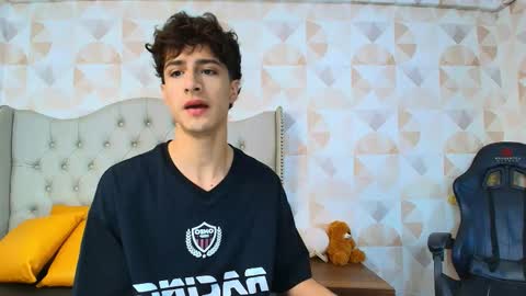 Snapshot of xam_collen chatting on 10.14.25 xam_collen online show from 10.14.25