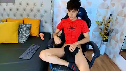 Snapshot of xam_collen chatting on 10.23.25 xam_collen online show from 10.23.25