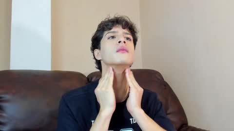 Snapshot of xam_collen chatting on 11.19.25 xam_collen online show from 11.19.25