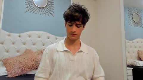 Snapshot of xam_collen chatting on 11.25.25 xam_collen online show from 11.25.25