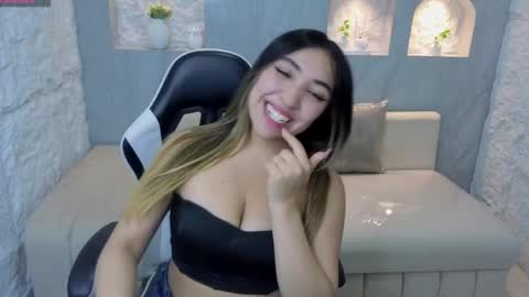 Snapshot of xanthe_tx chatting on 05.23.26 Live 1500am 2100pm COLOMBIAN HOUR online show from 05.23.26