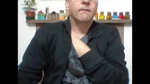 Snapshot of xaramanu chatting on 12.21.25 xaramanu online show from 12.21.25