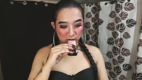 Nira   NOT INTO CHEAP GUYS  online show from 01.31.25