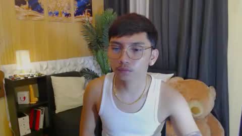 Snapshot of xcigbatecum chatting on 10.08.25 Charlie online show from 10.08.25