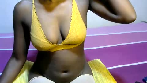 Snapshot of xeenah chatting on 07.15.26 xeenah online show from 07.15.26