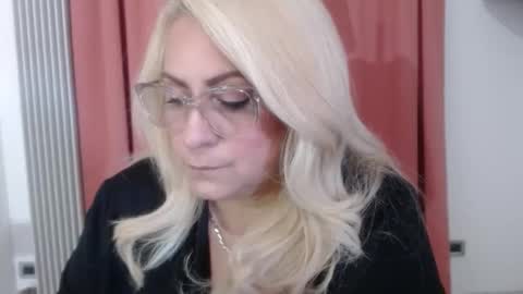 Snapshot of xelenaxx chatting on 02.20.26 Elena online show from 02.20.26