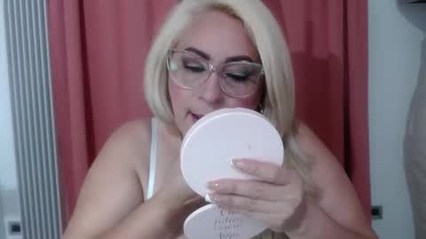 Snapshot of xelenaxx chatting on 03.02.26 Elena online show from 03.02.26