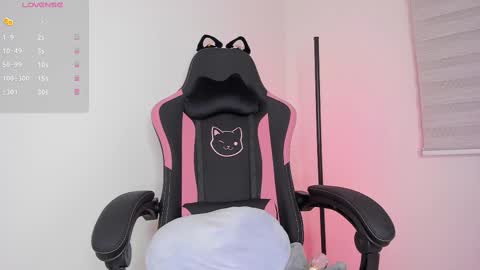 Snapshot of xemily_hardy chatting on 02.15.25 Kanae. online show from 02.15.25