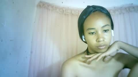 xenna610827 online show from 01.26.25