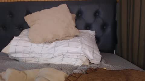 Snapshot of xgirlonfirex chatting on 12.19.24 preciousxoxo online show from 12.19.24