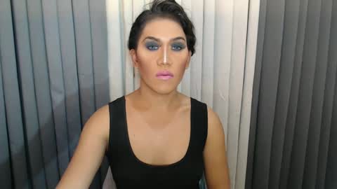 GWEN THOMPSON .......   online show from 01.01.25