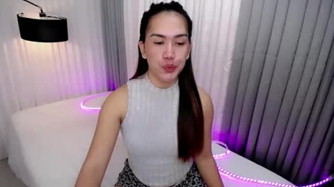 GWEN THOMPSON .......   online show from 09.10.25