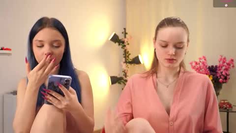 Luna and Lina online show from 11.09.25