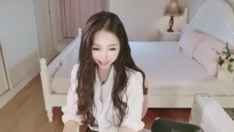 Snapshot of xiaoyu_ko chatting on 11.18.25 xiaoyu ko online show from 11.18.25