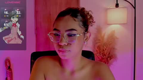 Snapshot of ximena_sotto1 chatting on 03.09.25 camila online show from 03.09.25