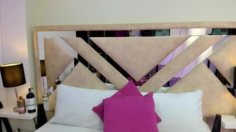 Snapshot of ximena_vasquez8 chatting on 02.25.26 Xime online show from 02.25.26