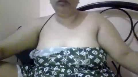 Snapshot of xjuicytits chatting on 05.18.26 xjuicytits online show from 05.18.26