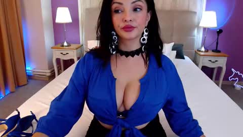 Snapshot of xkimoraxx chatting on 10.01.25 Kim online show from 10.01.25