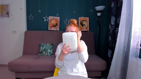 Snapshot of xloe_queen chatting on 12.25.24 Chloe online show from 12.25.24