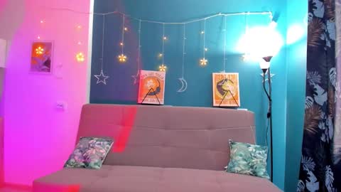 Snapshot of xloe_queen chatting on 02.15.25 Chloe online show from 02.15.25