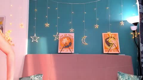 Snapshot of xloe_queen chatting on 03.05.25 Chloe online show from 03.05.25