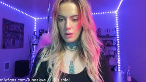   online show from 11.11.25