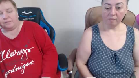 Snapshot of xmollyjanex chatting on 11.22.25 XMollyJaneX online show from 11.22.25