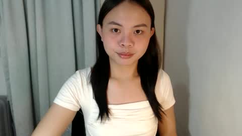 Snapshot of xo_worth_it chatting on 02.16.26 nathalie online show from 02.16.26