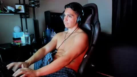 Snapshot of xoalejandroxo6 chatting on 06.14.26 xoalejandroxo6 online show from 06.14.26