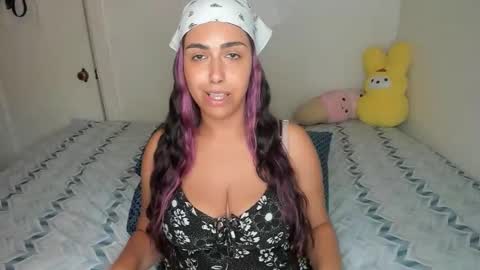 Snapshot of xocurvyrae chatting on 05.26.26 Rae online show from 05.26.26