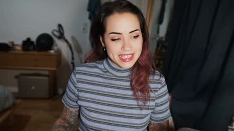 Snapshot of xoxoprune chatting on 01.08.25 Prune online show from 01.08.25