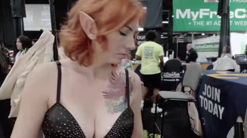 Snapshot of xpbunni chatting on 10.24.25 xpbunni online show from 10.24.25