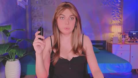 Snapshot of xseductivemichellex chatting on 10.07.25 Michelle online show from 10.07.25