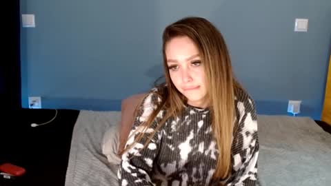 Snapshot of xsexycouples chatting on 12.15.24 AnnaMaee online show from 12.15.24