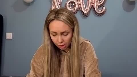 Snapshot of xsexycouples chatting on 02.26.25 AnnaMaee online show from 02.26.25