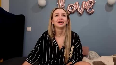 Snapshot of xsexycouples chatting on 03.03.25 AnnaMaee online show from 03.03.25