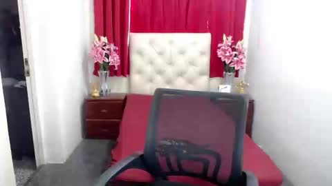 Snapshot of xsexyninedollx chatting on 02.18.25 Cleo de nile online show from 02.18.25