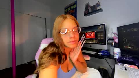 xStarGazingx online show from 09.28.25