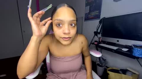 xStarGazingx online show from 10.04.25