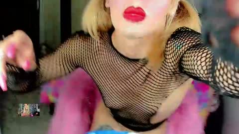 Snapshot of xthesexyboyx chatting on 01.05.25 Femboy Exotic online show from 01.05.25