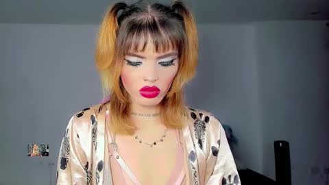 Snapshot of xthesexyboyx chatting on 09.21.25 Femboy Exotic online show from 09.21.25