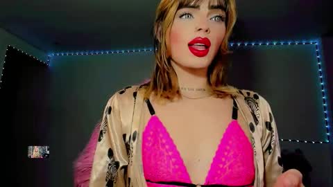 Snapshot of xthesexyboyx chatting on 09.28.25 Femboy Exotic online show from 09.28.25